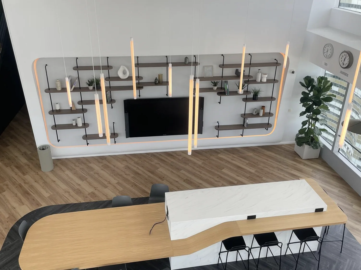 Mesa de trabalho em madeira